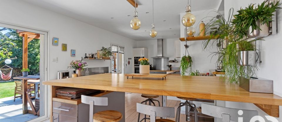 House 7 rooms of 236 m² in Leuville-sur-Orge (91310)