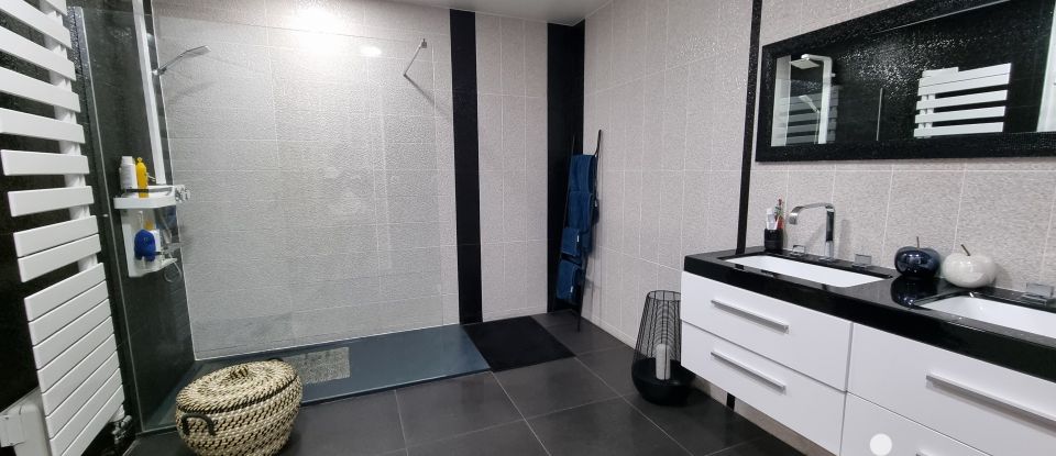 Architectural house 9 rooms of 215 m² in Chennevières-sur-Marne (94430)
