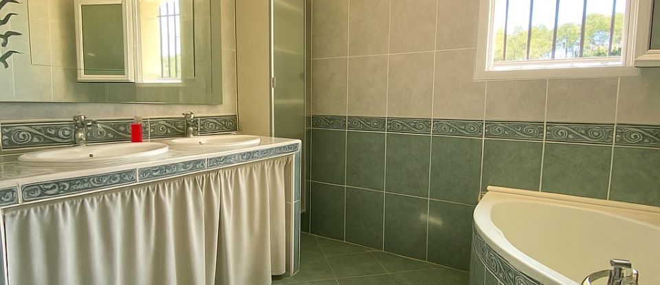 Maison 8 pièces de 195 m² à Montbazin (34560)