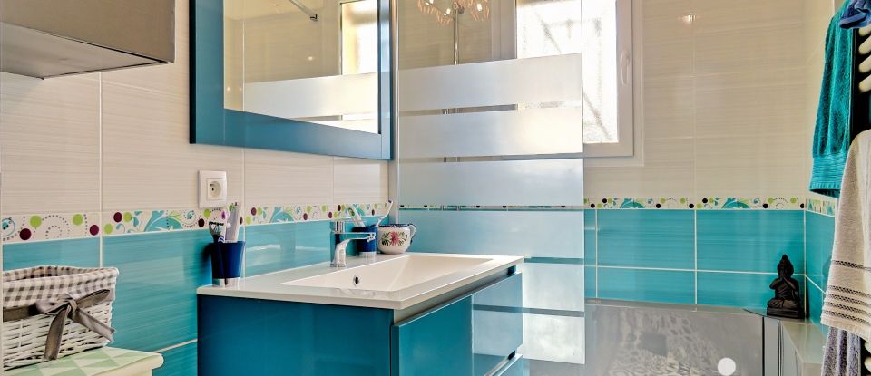 House 4 rooms of 105 m² in Macau (33460)