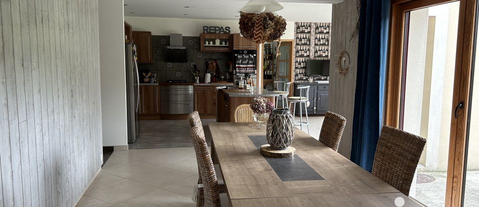 Maison 10 pièces de 323 m² à Pleurtuit (35730)