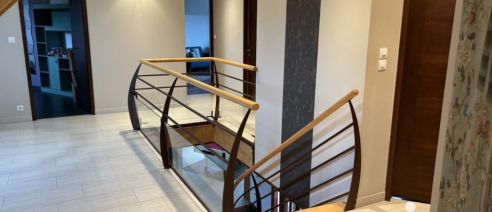 Maison 10 pièces de 323 m² à Pleurtuit (35730)