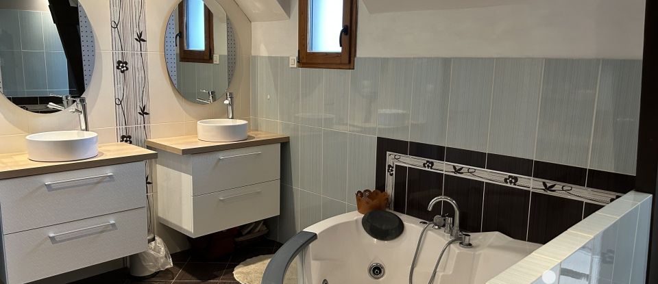 Maison 10 pièces de 323 m² à Pleurtuit (35730)