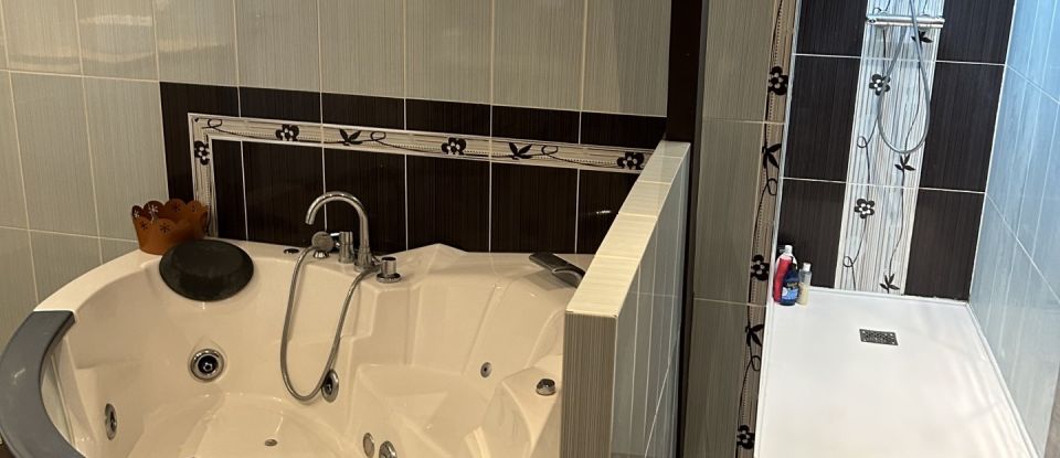 Maison 10 pièces de 323 m² à Pleurtuit (35730)