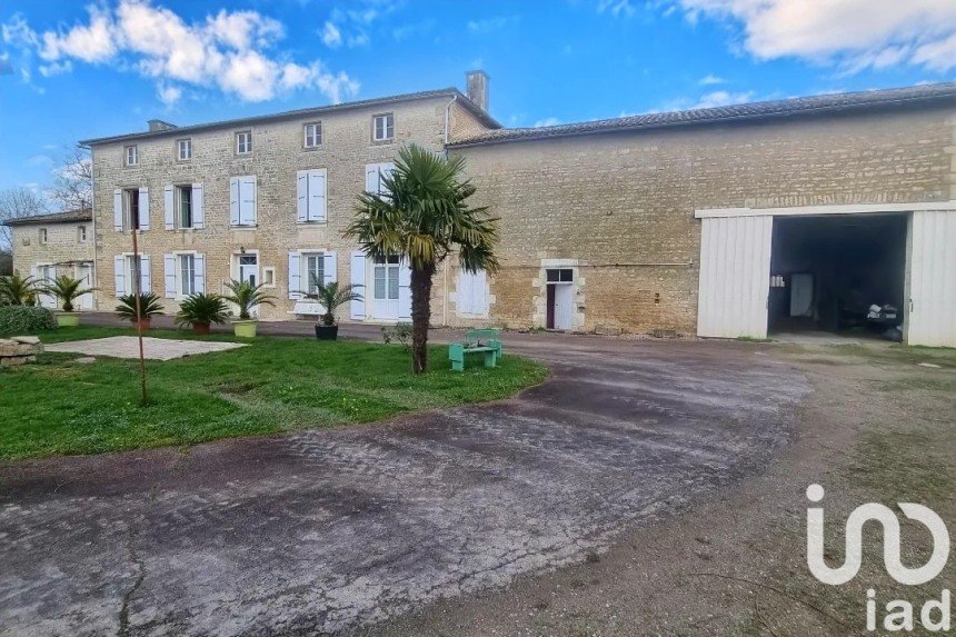 Maison 14 pièces de 260 m² à Brioux-sur-Boutonne (79170)