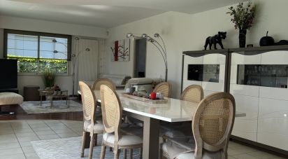 Maison 8 pièces de 220 m² à Saint-Doulchard (18230)