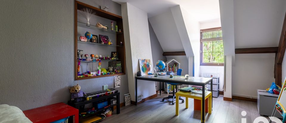 Demeure 8 pièces de 192 m² à Chambly (60230)