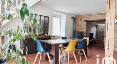 Maison traditionnelle 10 pièces de 229 m² à Tresbœuf (35320)
