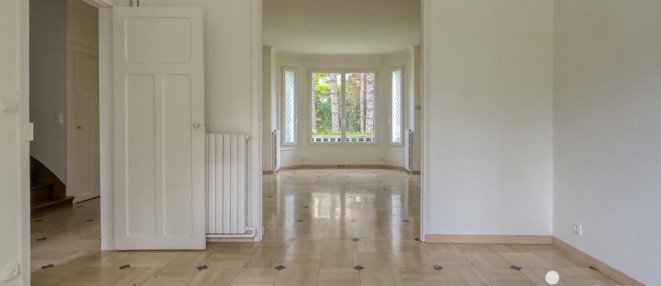 House 10 rooms of 250 m² in Pierrefonds (60350)