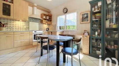 House 6 rooms of 132 m² in Buc (78530)
