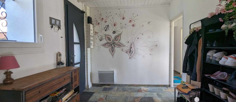 Maison 5 pièces de 98 m² à Bussac-Forêt (17210)