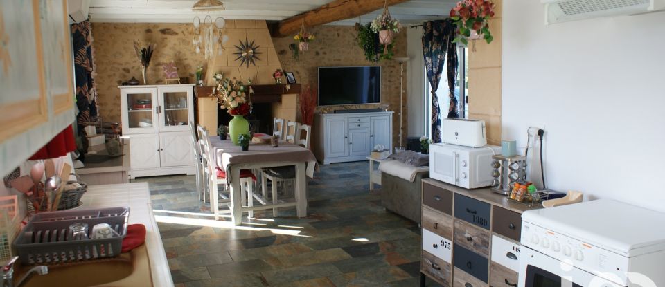 Maison 5 pièces de 98 m² à Bussac-Forêt (17210)