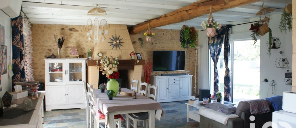 Maison 5 pièces de 98 m² à Bussac-Forêt (17210)