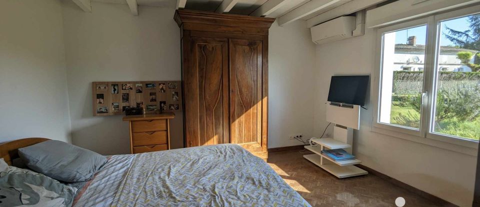 Maison 5 pièces de 98 m² à Bussac-Forêt (17210)