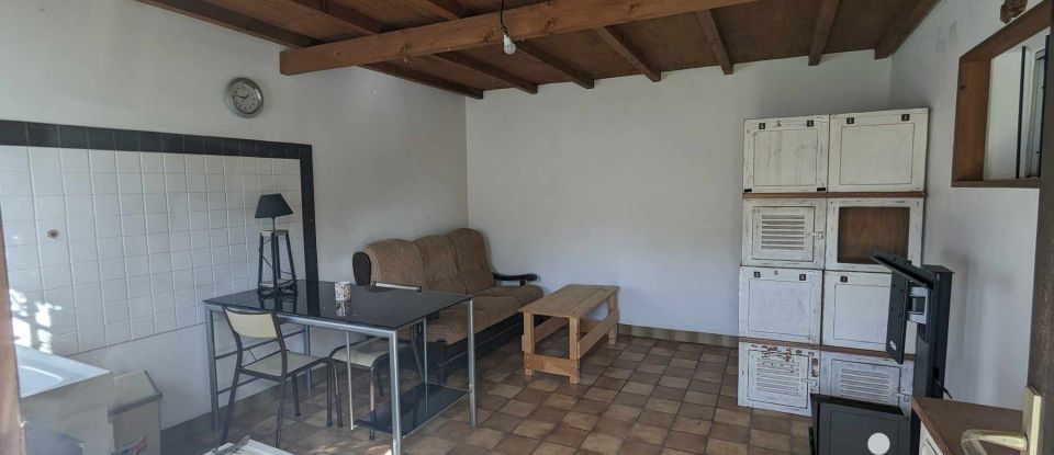 Maison 5 pièces de 98 m² à Bussac-Forêt (17210)