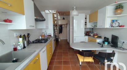 Maison 5 pièces de 140 m² à Lussac (33570)