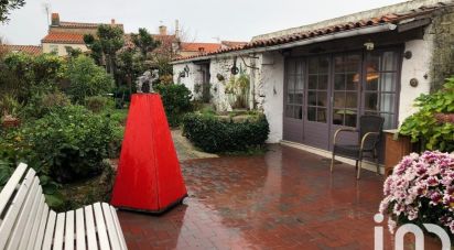 Village house 5 rooms of 150 m² in Île-d'Aix (17123)