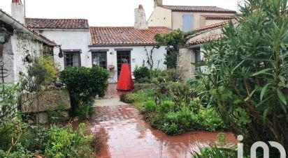 Village house 5 rooms of 150 m² in Île-d'Aix (17123)