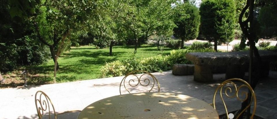 Mas 16 rooms of 584 m² in Robion (84440)