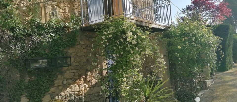 Mas 16 rooms of 584 m² in Robion (84440)