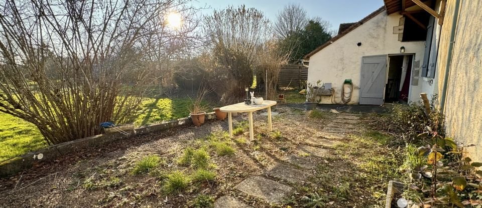 Maison rustique 3 pièces de 54 m² à Sainte-Colombe-des-Bois (58220)