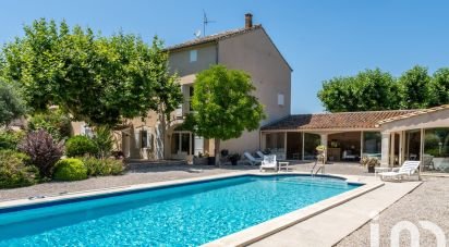 Mas 10 rooms of 289 m² in Saint-Saturnin-lès-Avignon (84450)