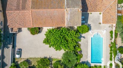 Mas 10 rooms of 289 m² in Saint-Saturnin-lès-Avignon (84450)