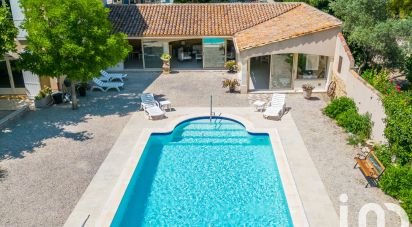 Mas 10 rooms of 289 m² in Saint-Saturnin-lès-Avignon (84450)