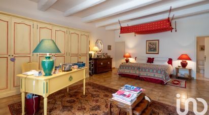 Mas 10 rooms of 289 m² in Saint-Saturnin-lès-Avignon (84450)