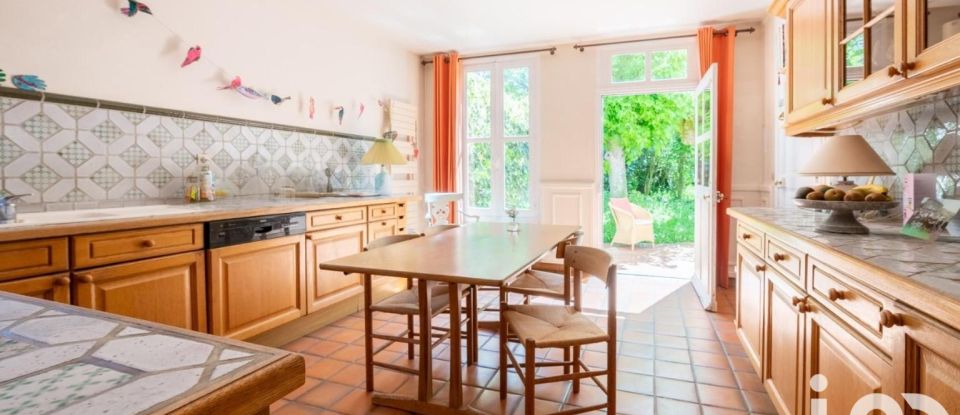 Maison 10 pièces de 215 m² à Fontainebleau (77300)