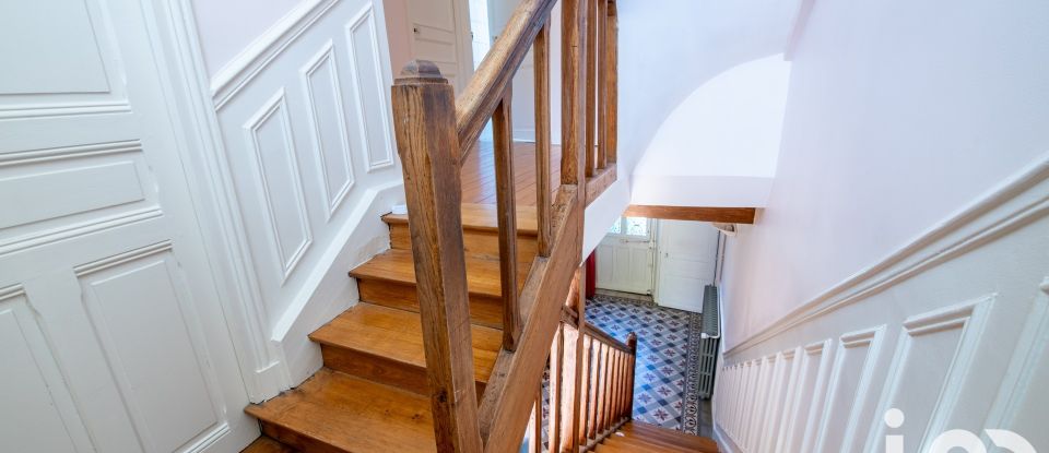 Maison 10 pièces de 215 m² à Fontainebleau (77300)