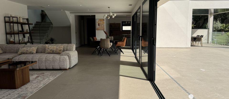 Maison d’architecte 7 pièces de 204 m² à Nîmes (30900)