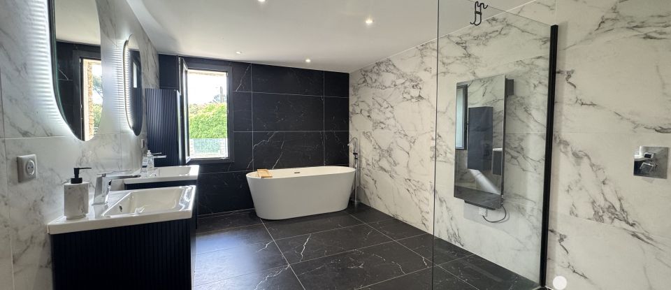 Maison d’architecte 7 pièces de 204 m² à Nîmes (30900)