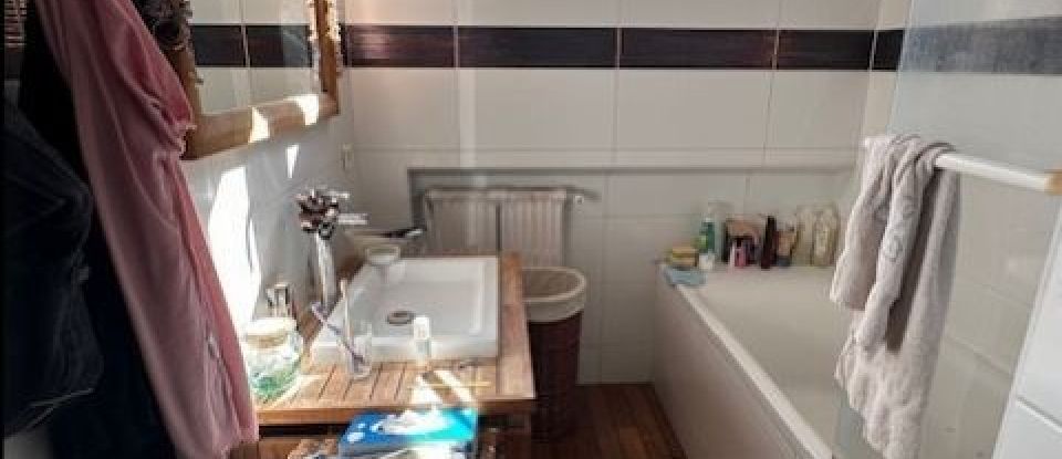 House 6 rooms of 125 m² in Fontenay-sous-Bois (94120)