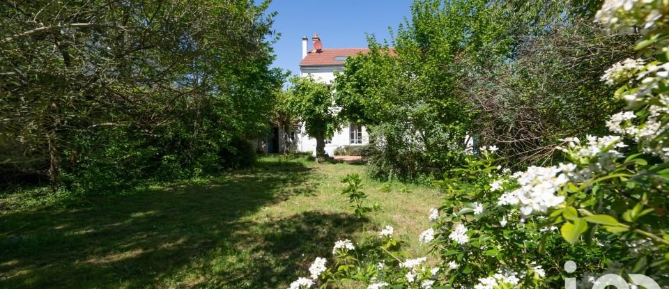 Maison 10 pièces de 215 m² à Fontainebleau (77300)