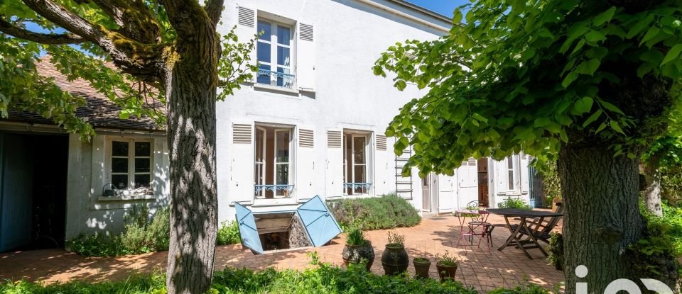 Maison 10 pièces de 215 m² à Fontainebleau (77300)
