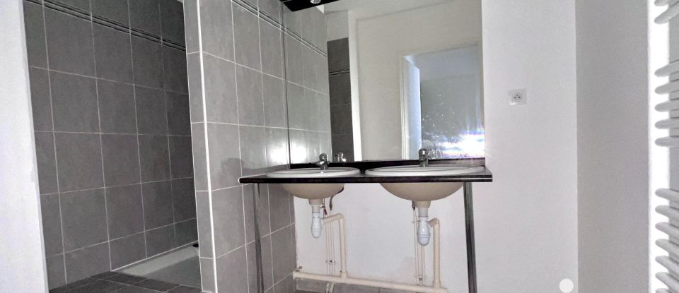 Apartment 3 rooms of 69 m² in Nantes (44100)