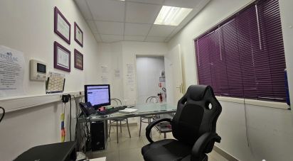 Offices of 160 m² in Aimargues (30470)