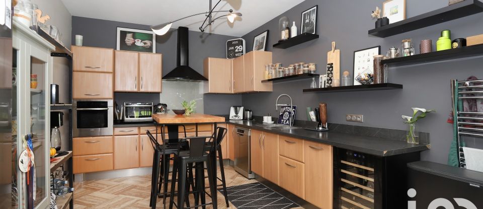 Demeure 10 pièces de 315 m² à Chavagne (35310)