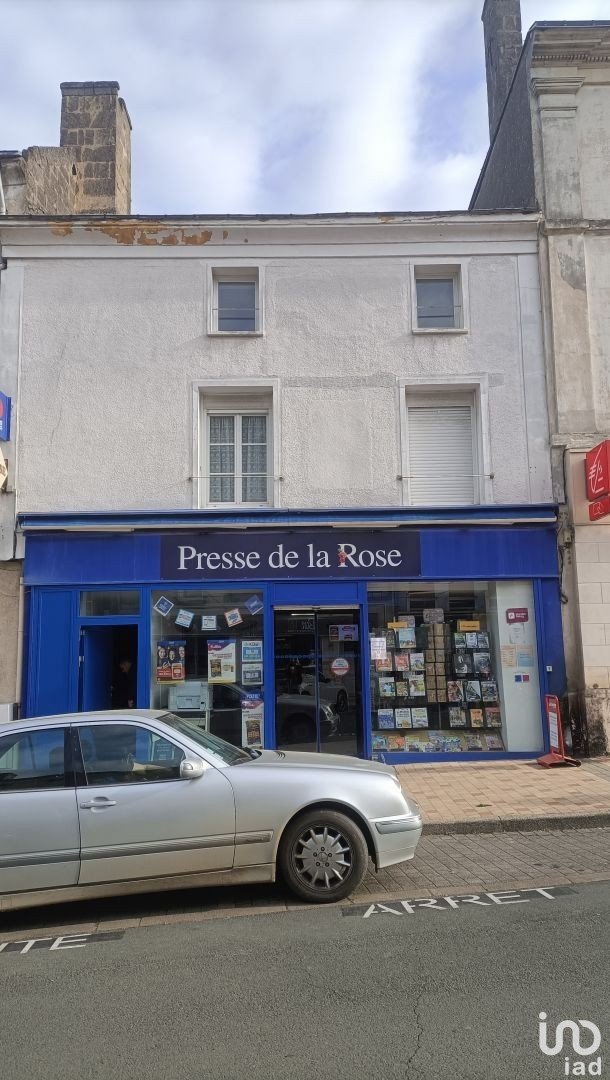 Business premises of 140 m² in Doué-la-Fontaine (49700)