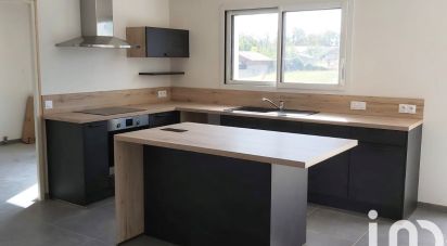Pavilion 5 rooms of 112 m² in Fontenay-le-Comte (85200)