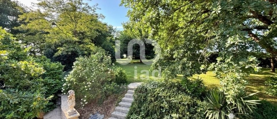 Demeure 10 pièces de 285 m² à Rochecorbon (37210)