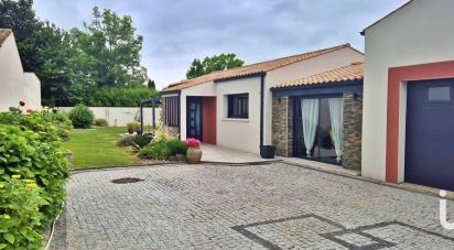 Traditional house 7 rooms of 192 m² in Dompierre-sur-Mer (17139)