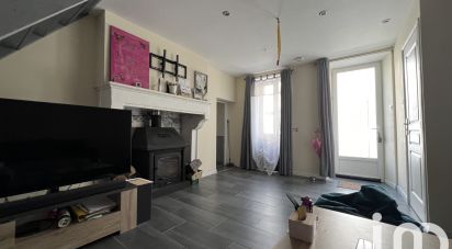 Maison 3 pièces de 84 m² à - (79160)