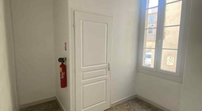 Local d'activités de 59 m² à Orange (84100)